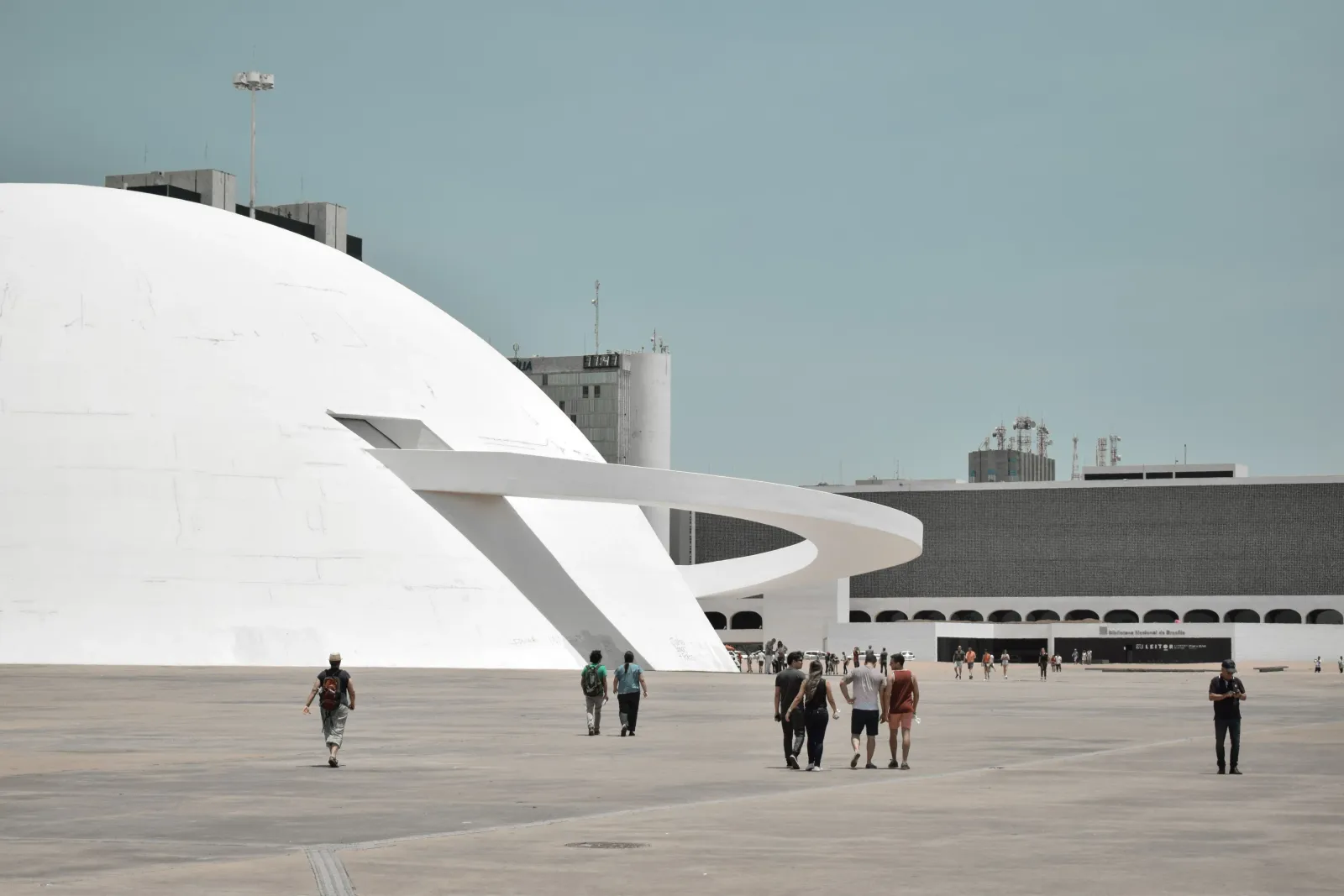The Museu Nacional da República in Brasília, Oscar Niemeyer's domed exhibition building on the Monumental Axis, photographed by Matheus Natan no Pexels: https://www.pexels.com/pt